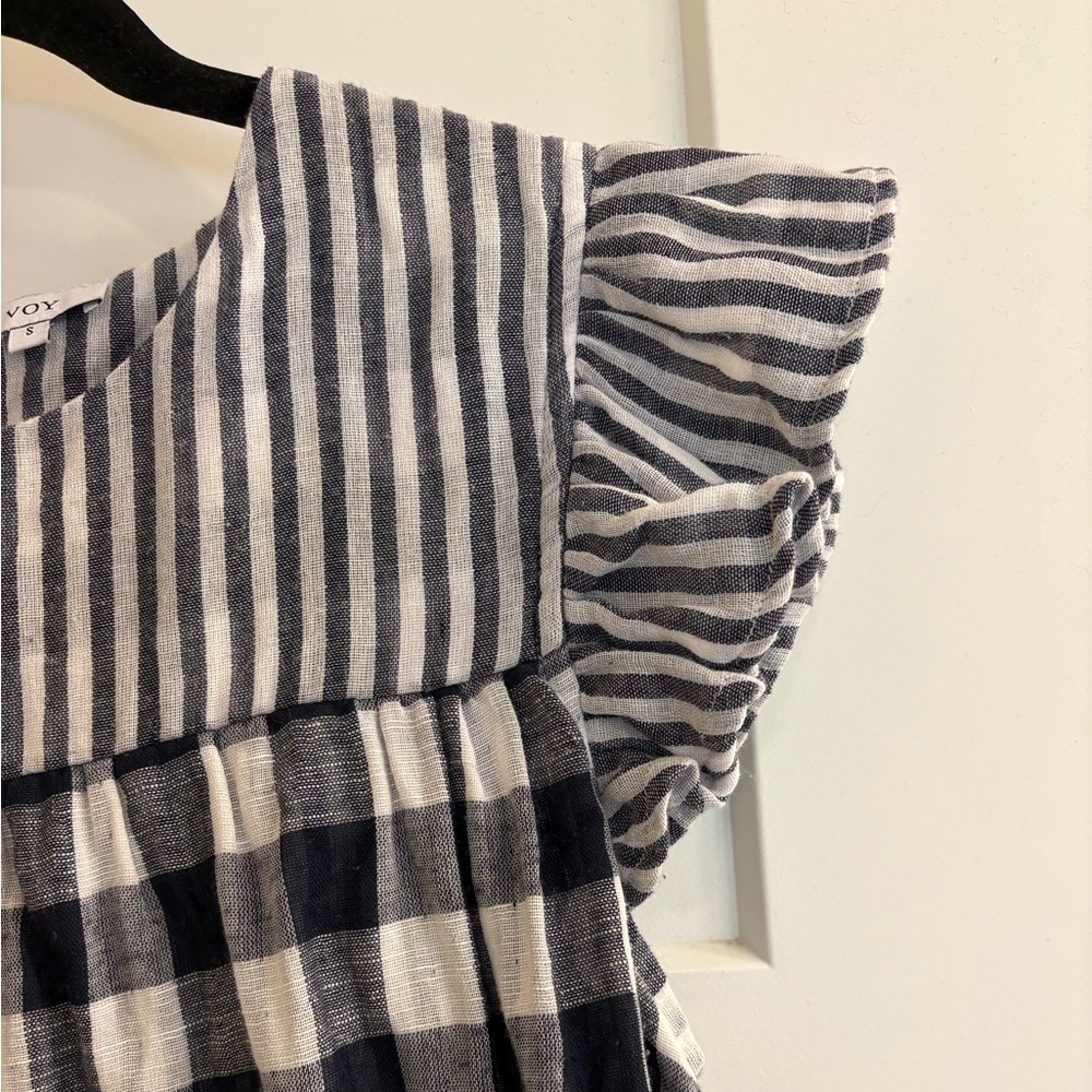 VOY Flutter-Sleeve Gingham Swing Blouse - Picture 7 of 7